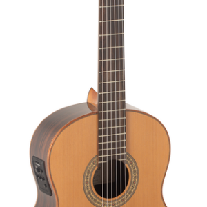 GUITARRA CLÁSICA ADMIRA A10 ELECTRIFICADA CON FISHMAN SERIE ARTESANÍA